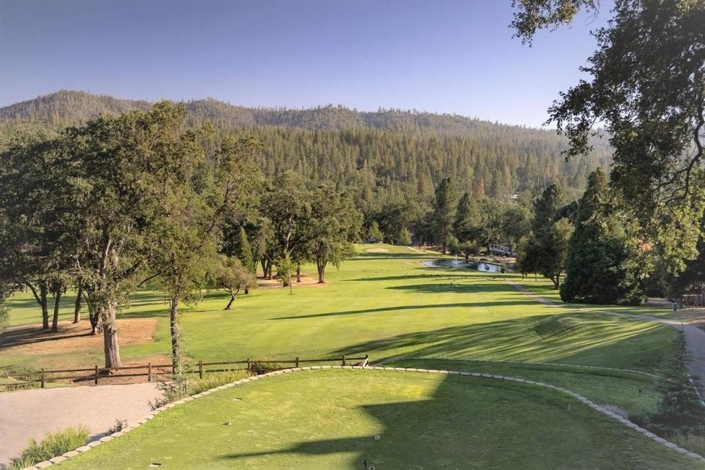Holiday home Whispering Pines Retreat