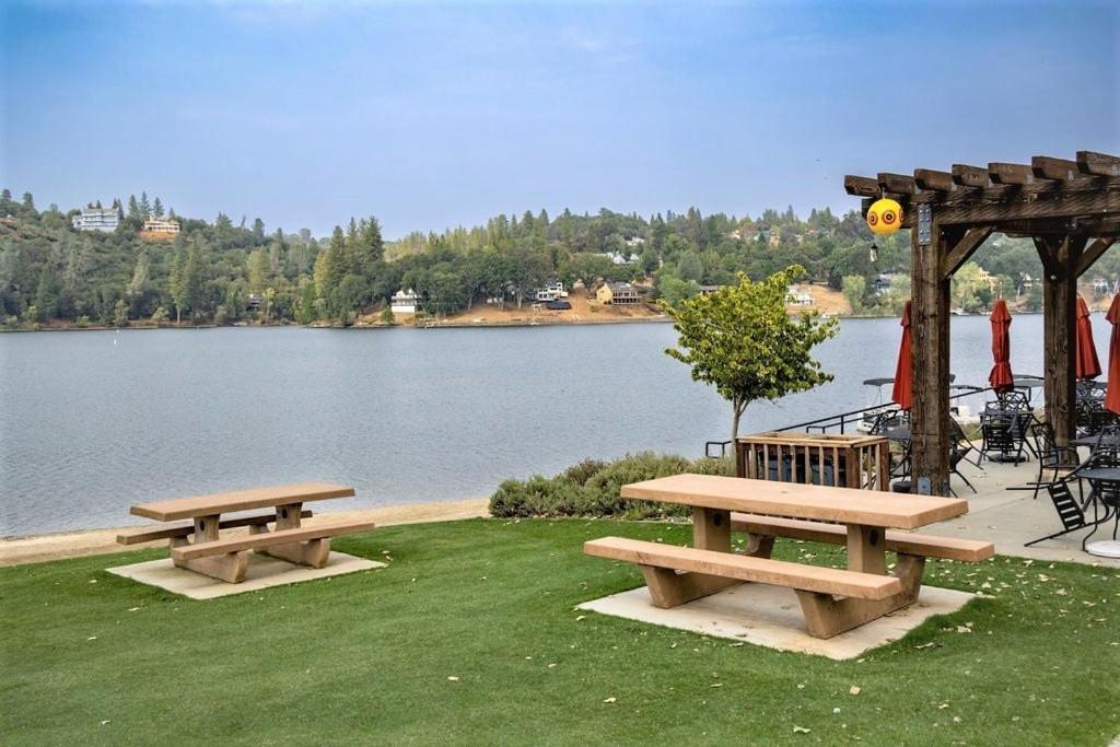 Whispering Pines Retreat Holiday home *