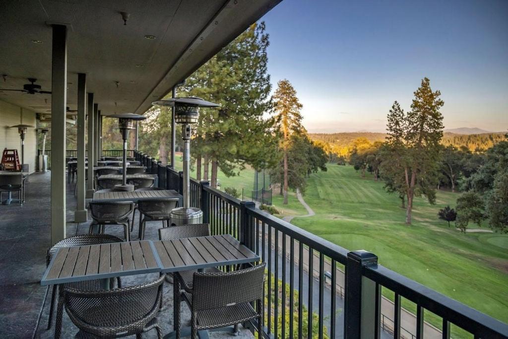 Whispering Pines Retreat Holiday home