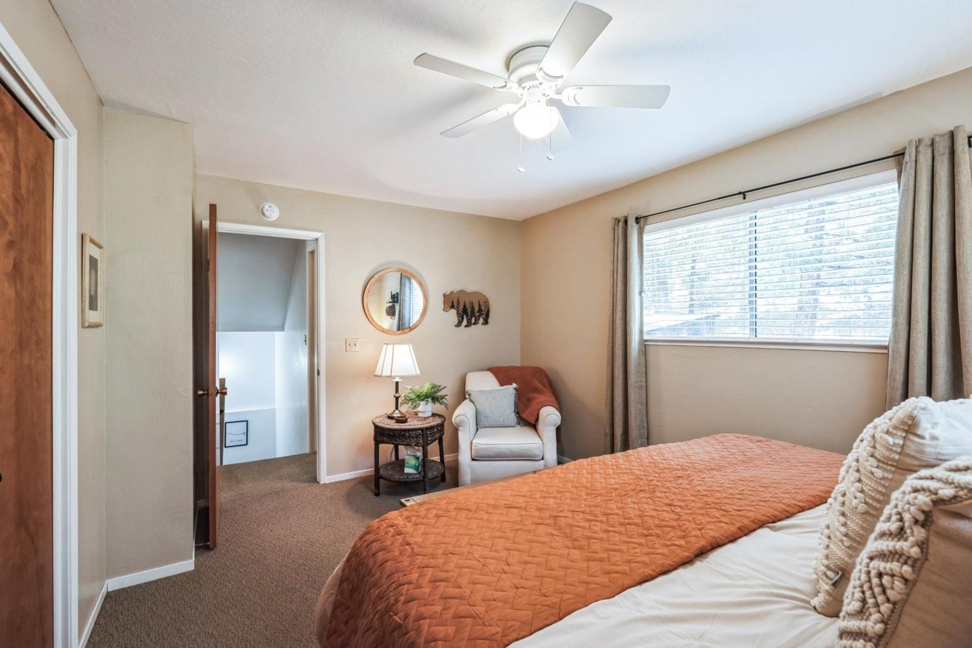 Holiday home Whispering Pines Retreat