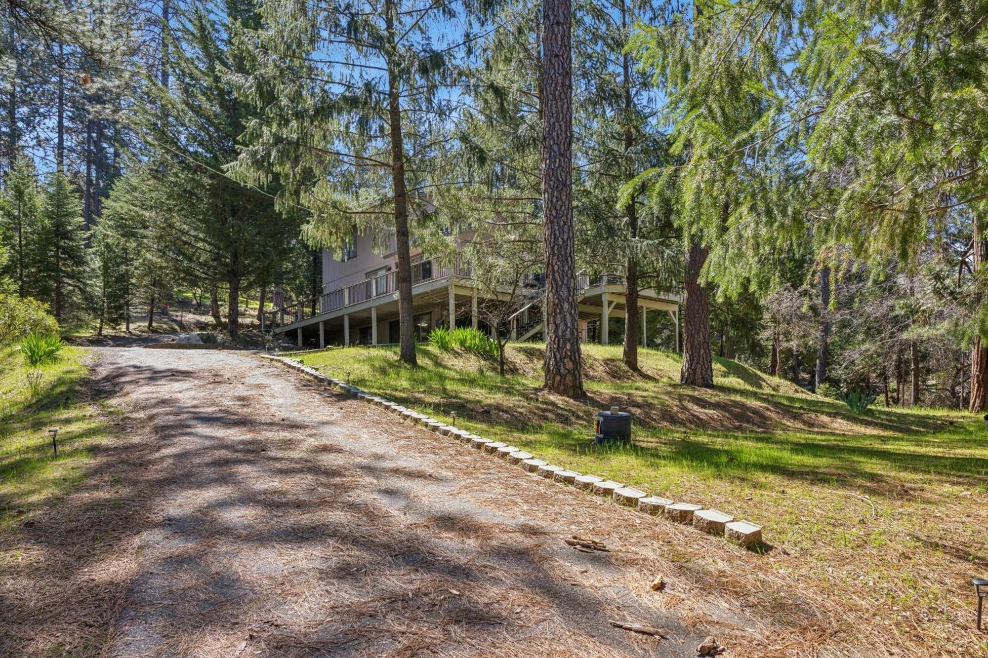 Whispering Pines Retreat Holiday home *