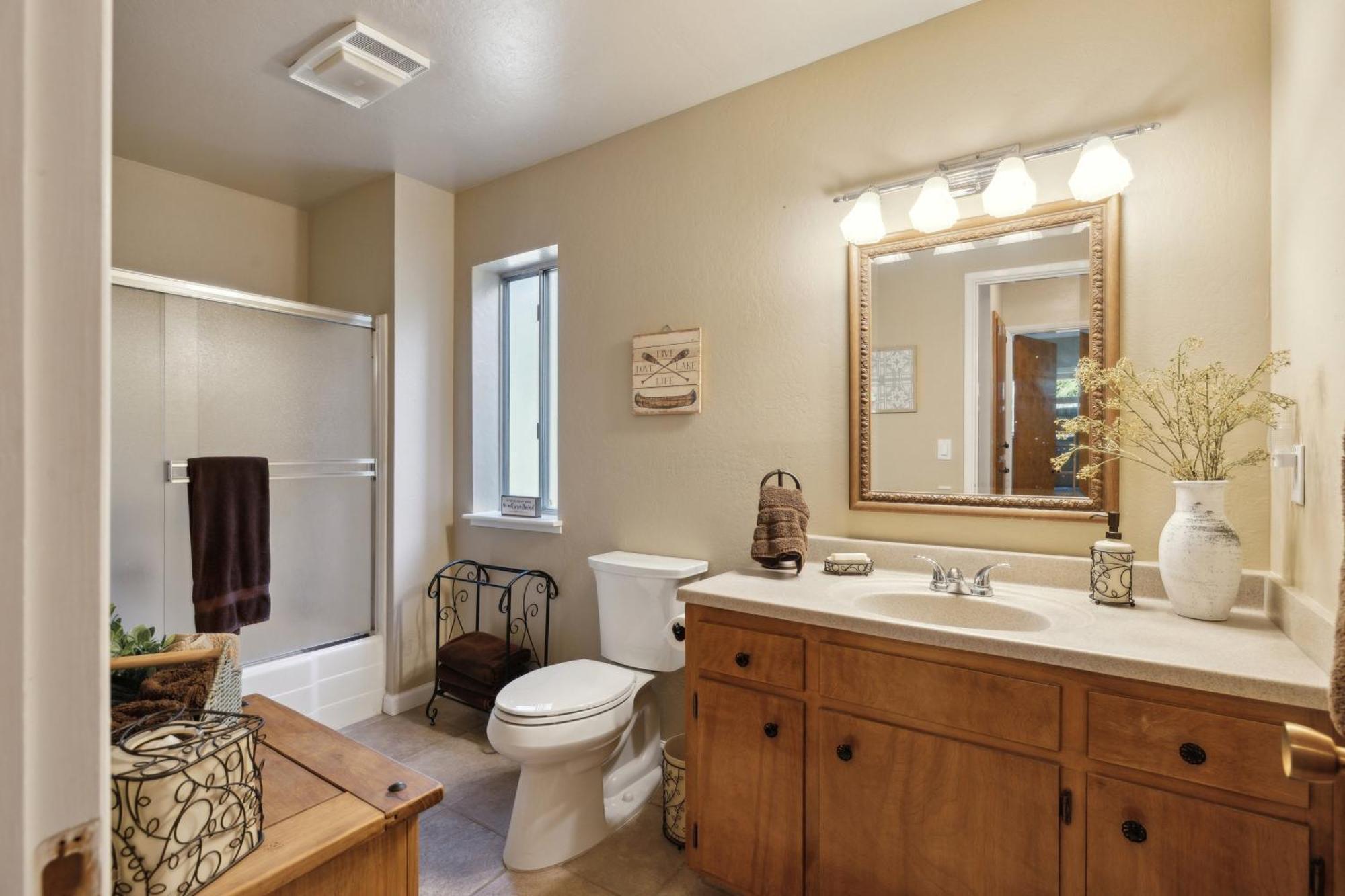 Whispering Pines Retreat Holiday home *
